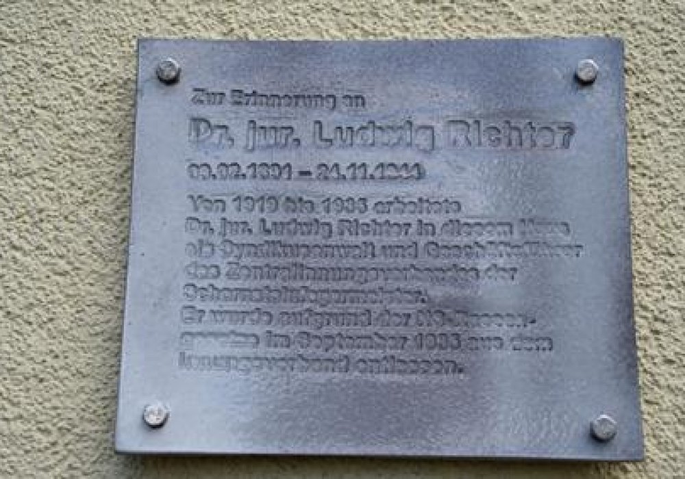 Feierliche Enthüllung einer Gedenktafel zur Erinnerung an Dr. jur. Ludwig Eugen Richter Feierliche Enthüllung einer Gedenktafel zur Erinnerung an Dr. jur. Ludwig Eugen Richter
